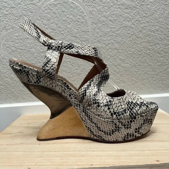 Anthropologie Liefsdottir Black & White Snake Print Wedge Sandals 7 - Picture 7 of 8